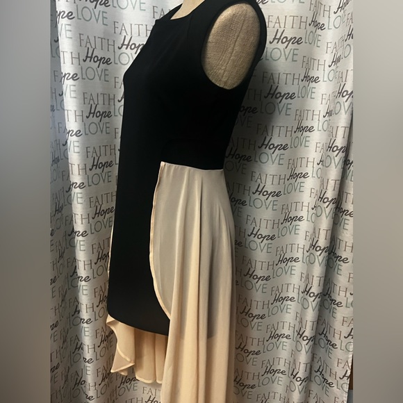 it’s very flowy and perfect for summer - Picture 3 of 3